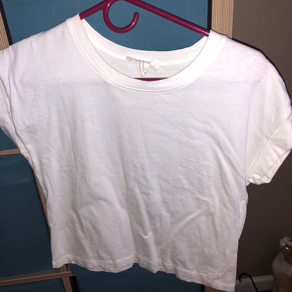 FOREVER 21 WHITE TEE!!